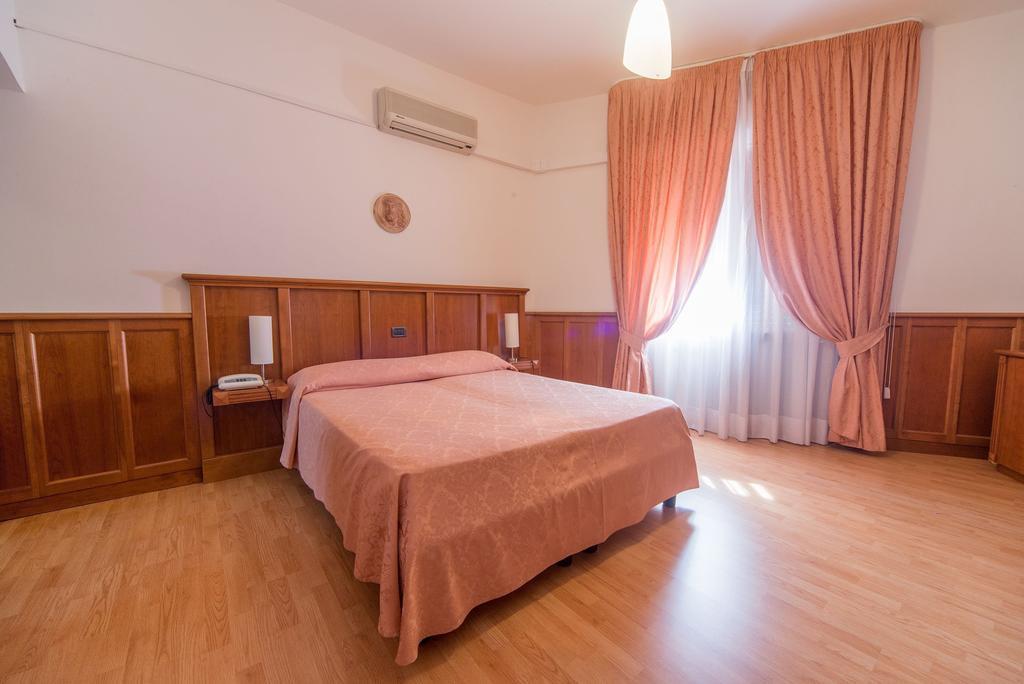 Hotel Del Camerlengo Fara San Martino Номер фото